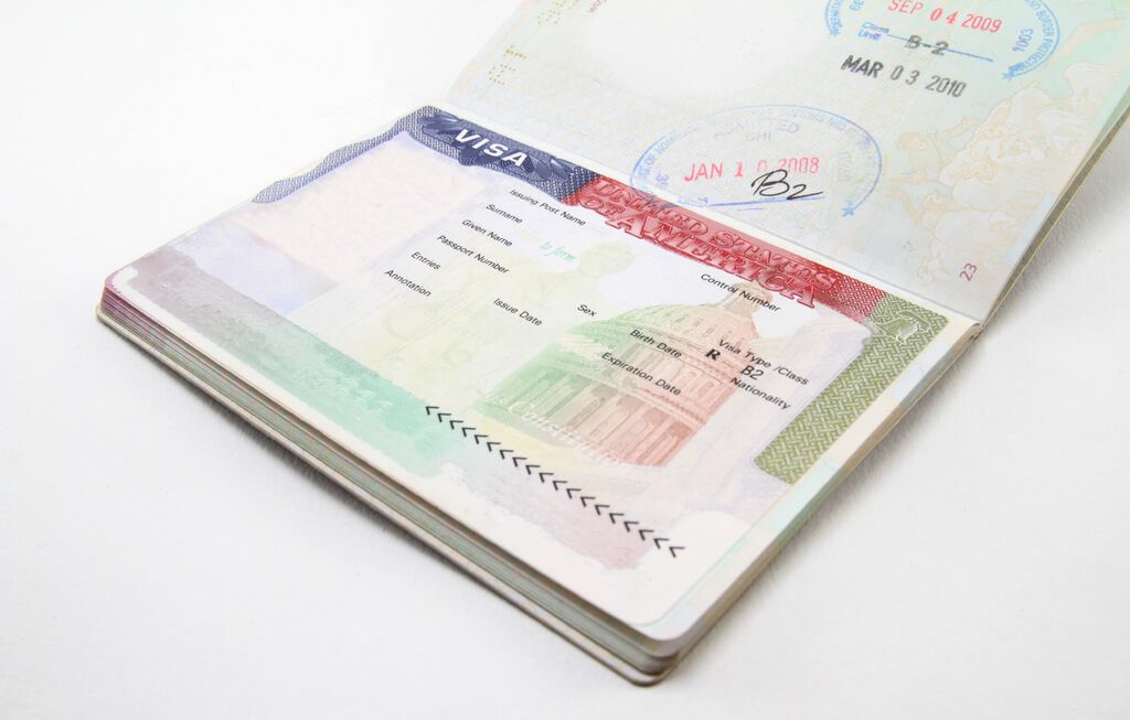 Visas, permisos de trabajo y ciudadanía.